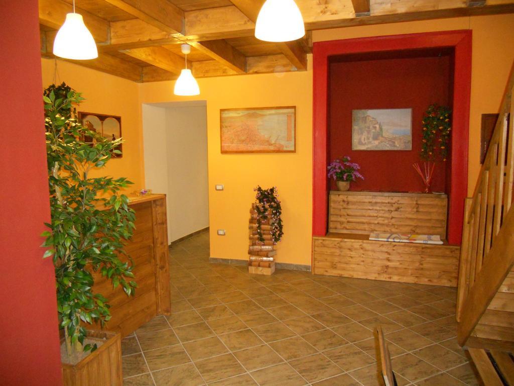 B&B Ingiropernapoli Bagian luar foto