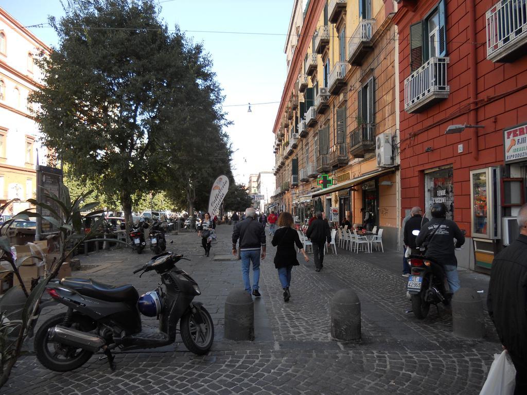 B&B Ingiropernapoli Bagian luar foto