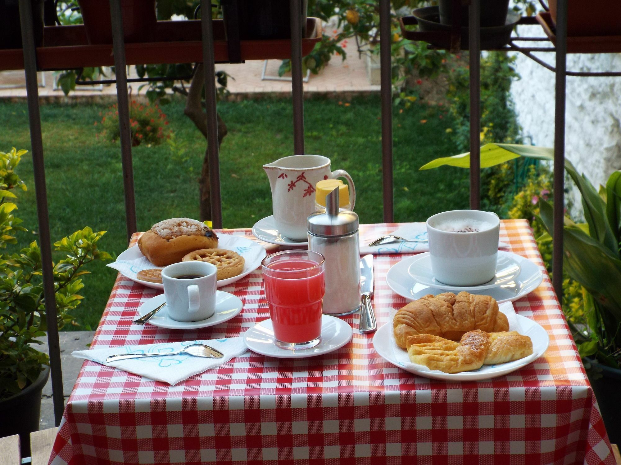 B&B Ingiropernapoli Bagian luar foto