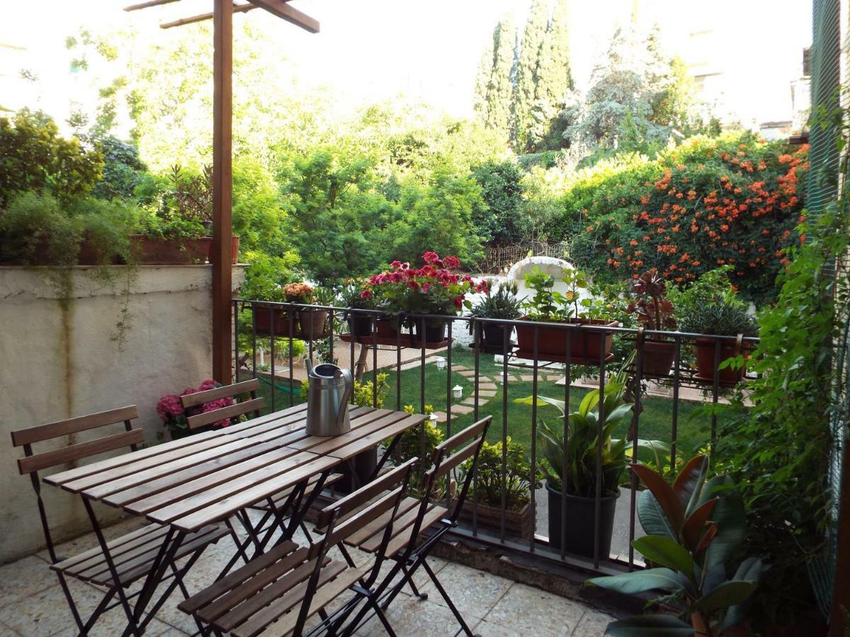 B&B Ingiropernapoli Bagian luar foto