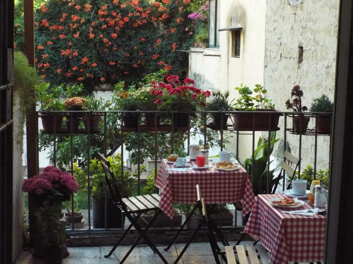 B&B Ingiropernapoli Bagian luar foto