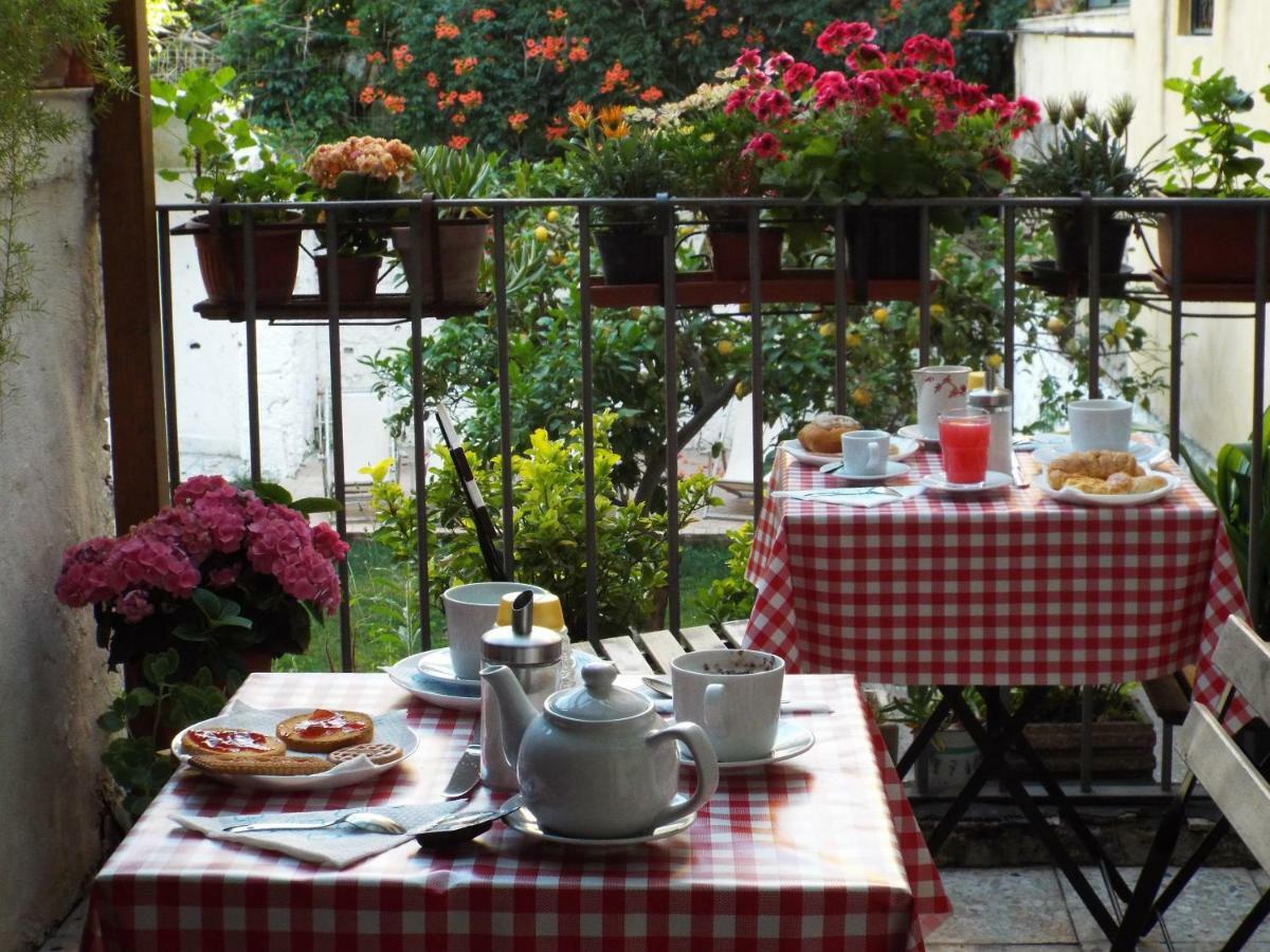 B&B Ingiropernapoli Bagian luar foto